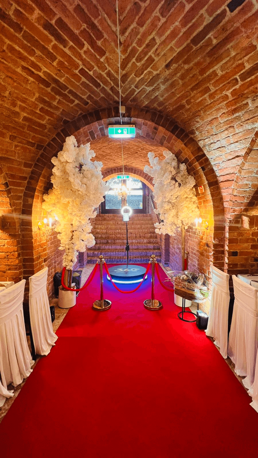 360 Photo Booth in goldenem Ballsaal